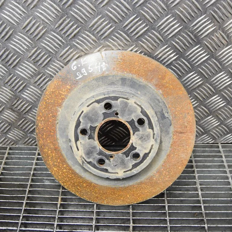 Aizmugurējais bremžu disks – kreisā