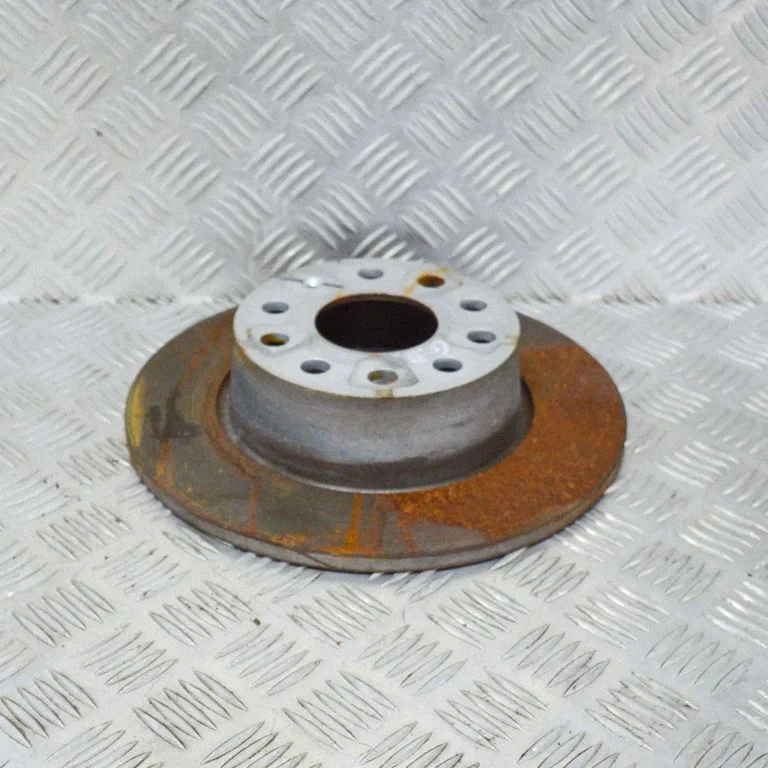 Aizmugurējais bremžu disks – labā