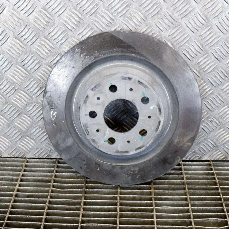 Aizmugurējais bremžu disks – labā