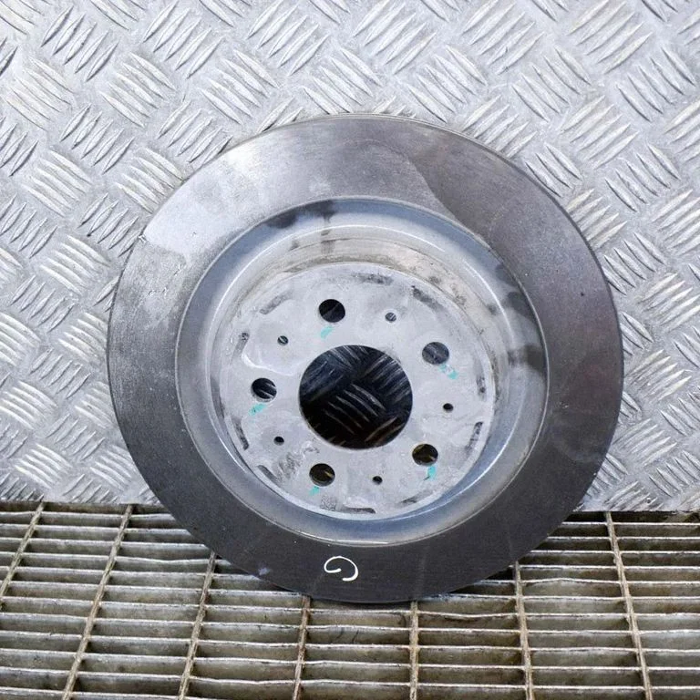 Aizmugurējais bremžu disks – kreisā