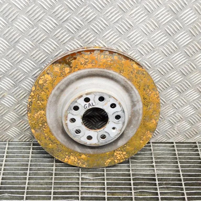 Aizmugurējais bremžu disks – kreisā