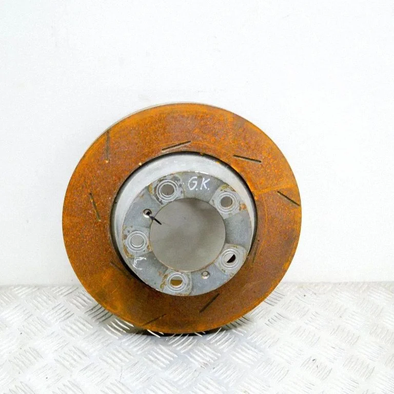 Aizmugurējais bremžu disks – kreisā