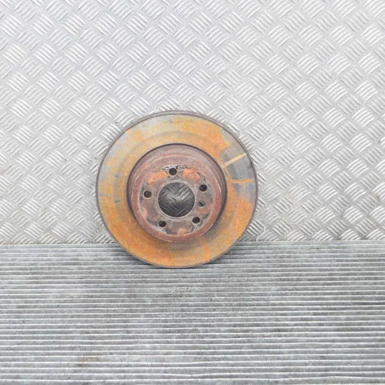 Aizmugurējais bremžu disks – labā