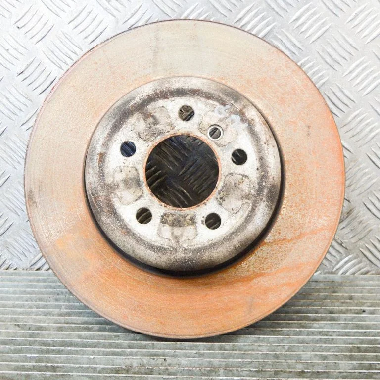 Aizmugurējais bremžu disks – labā