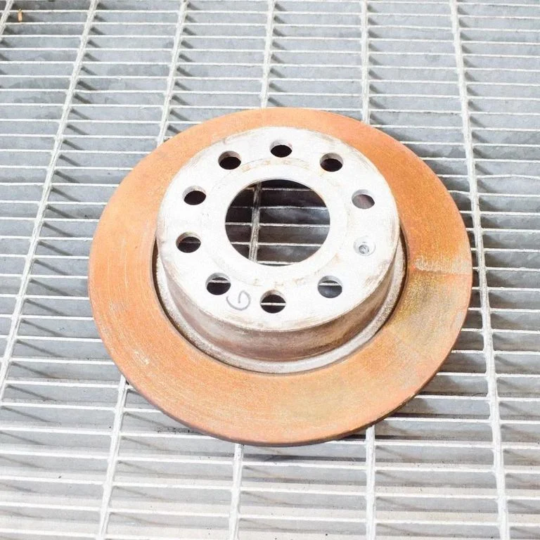 Aizmugurējais bremžu disks – labā