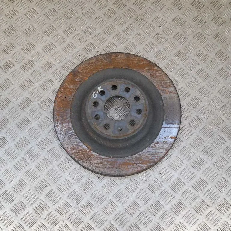 Aizmugurējais bremžu disks – kreisā