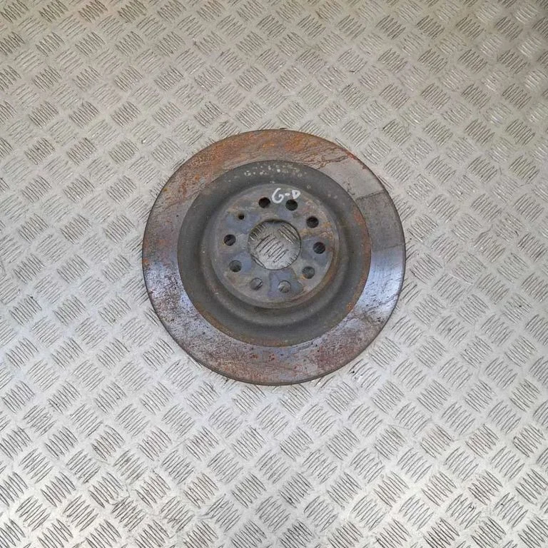 Aizmugurējais bremžu disks – labā