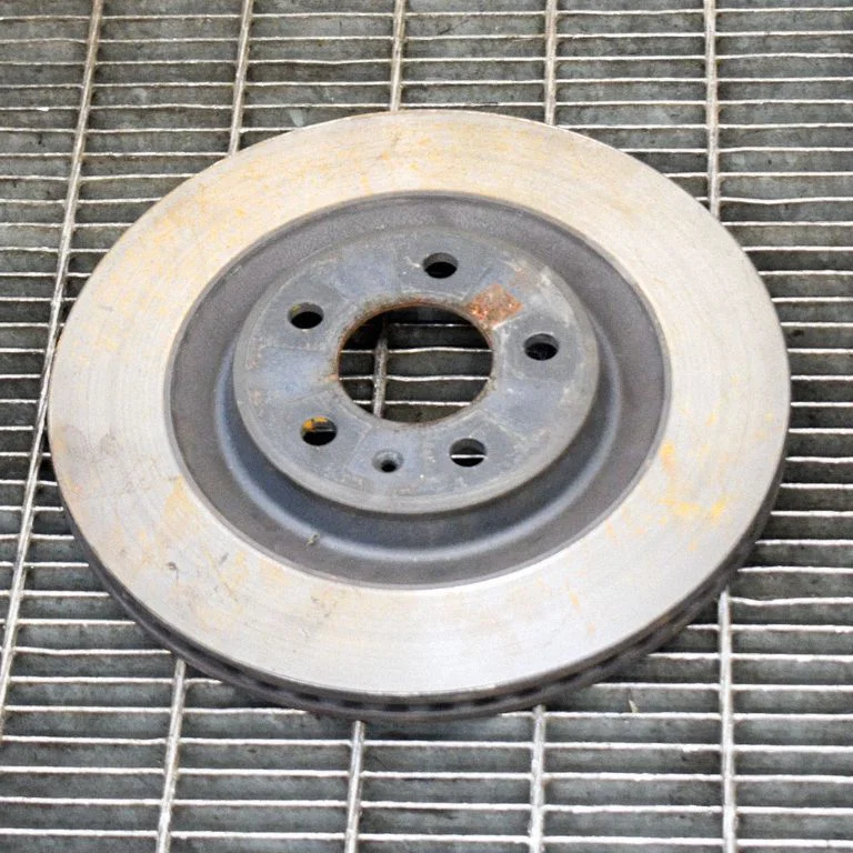 Aizmugurējais bremžu disks – labā