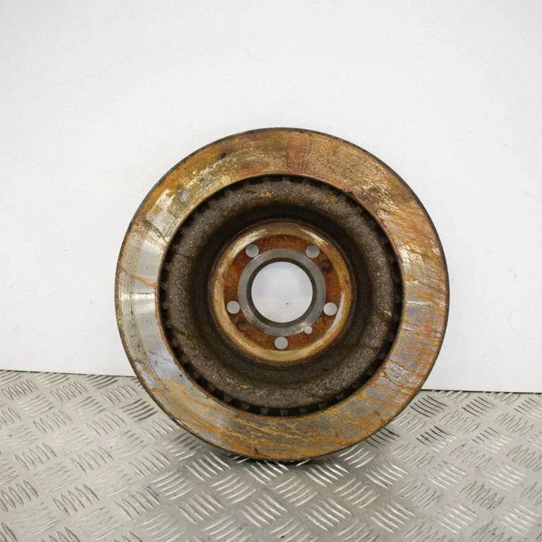 Aizmugurējais bremžu disks – labā