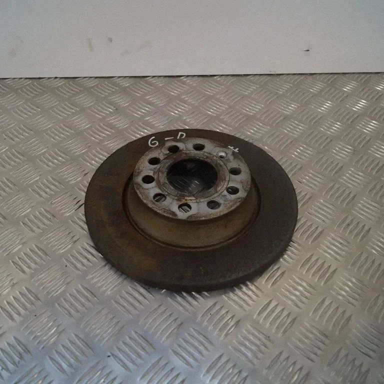 Aizmugurējais bremžu disks – labā
