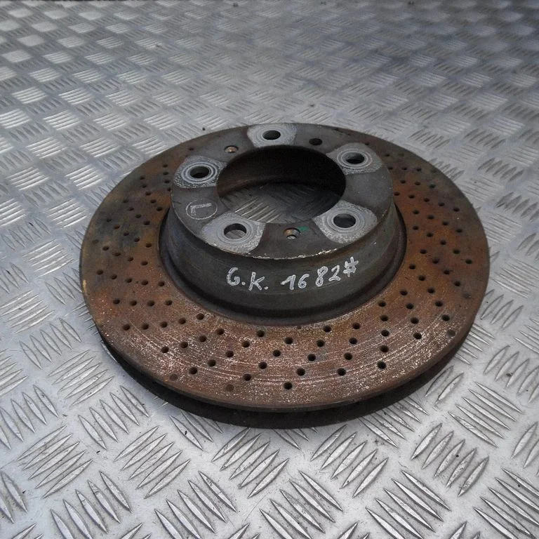 Aizmugurējais bremžu disks – kreisā