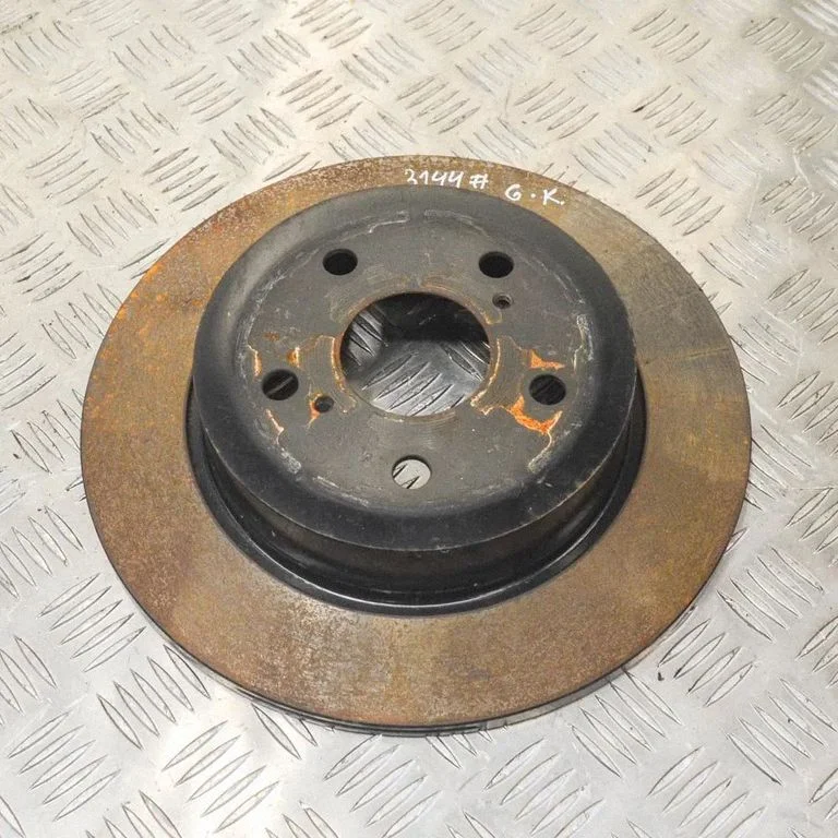 Aizmugurējais bremžu disks – kreisā