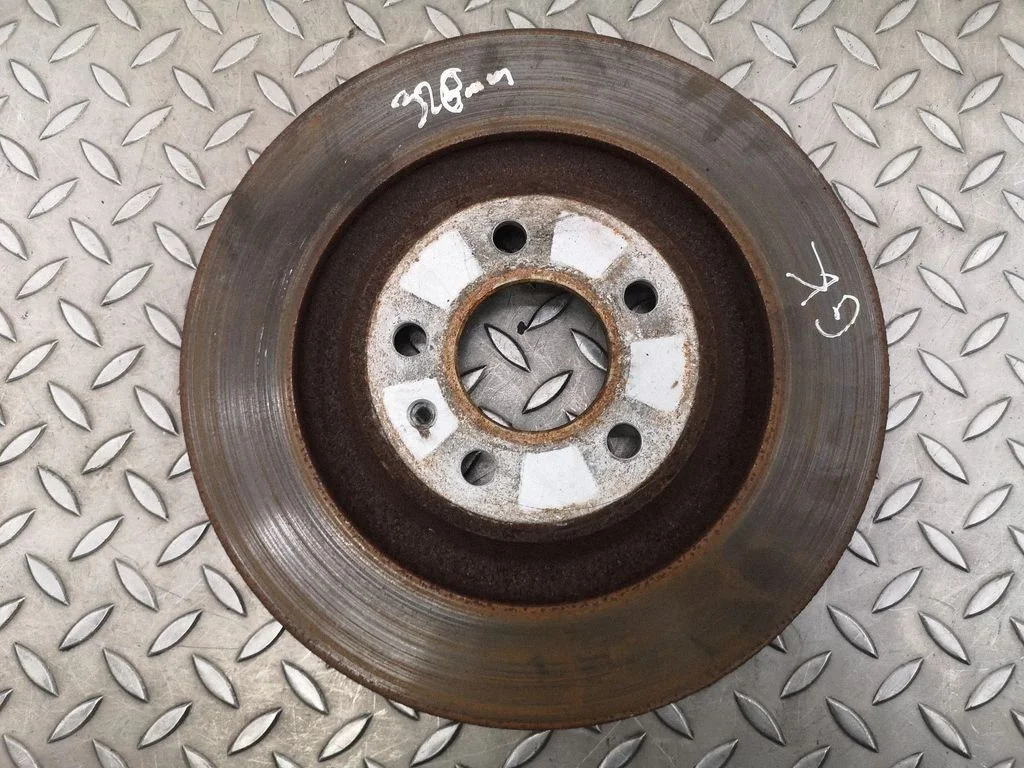 Aizmugurējais bremžu disks – kreisā