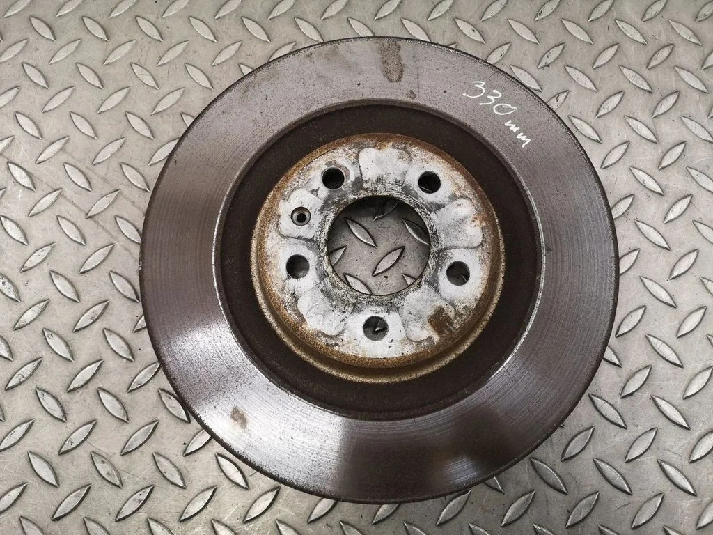 Aizmugurējais bremžu disks – labā