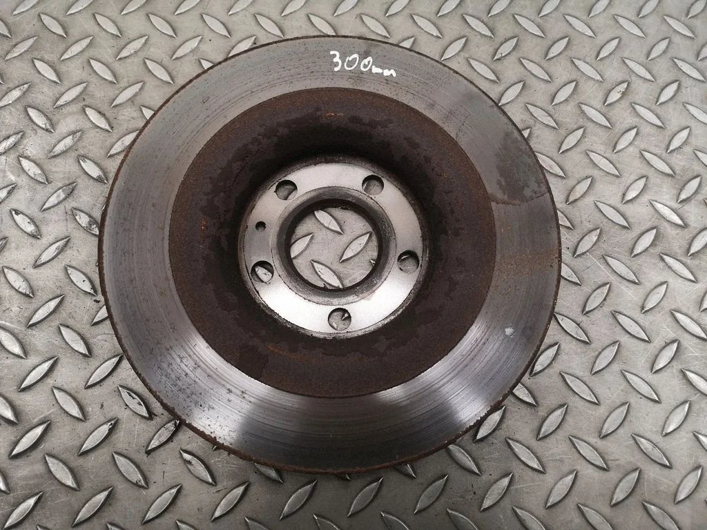 Aizmugurējais bremžu disks 300MM
