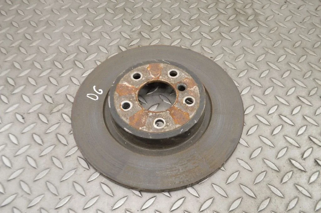 Aizmugurējais bremžu disks – labā