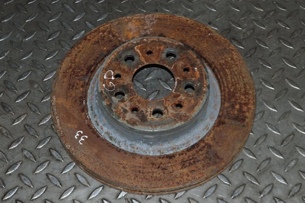 Aizmugurējais bremžu disks – labā