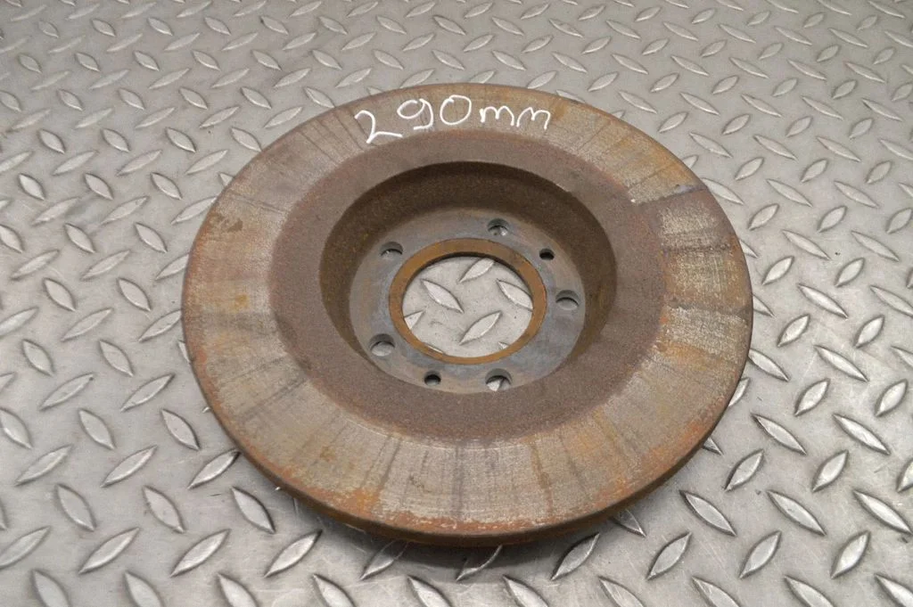 Aizmugurējais bremžu disks – kreisā
