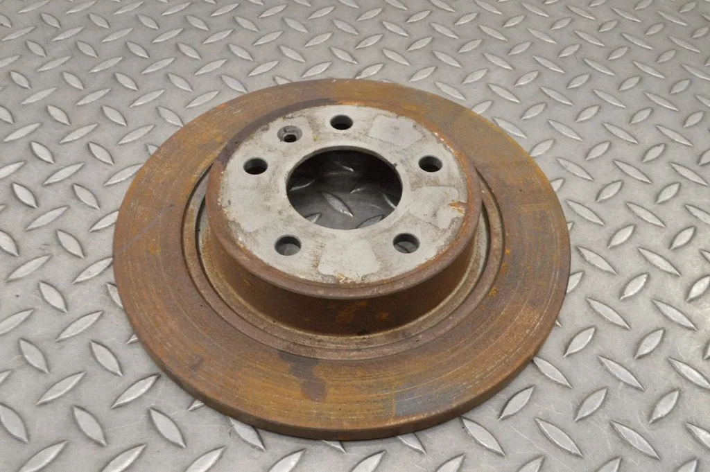 Aizmugurējais bremžu disks – labā