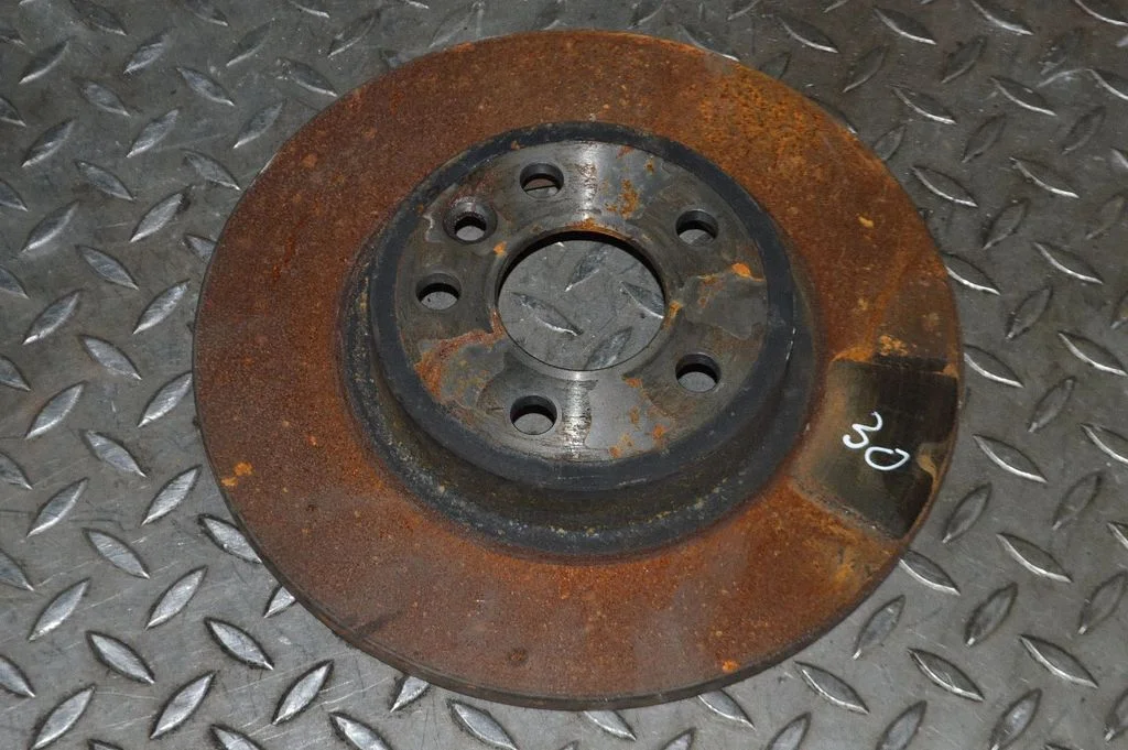 Aizmugurējais bremžu disks – labā