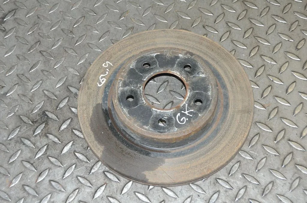 Aizmugurējais bremžu disks – kreisā