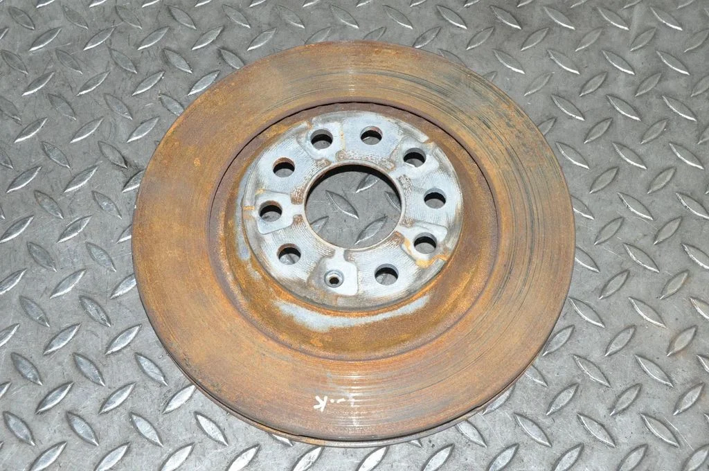 Tagumine piduriketas – vasak
