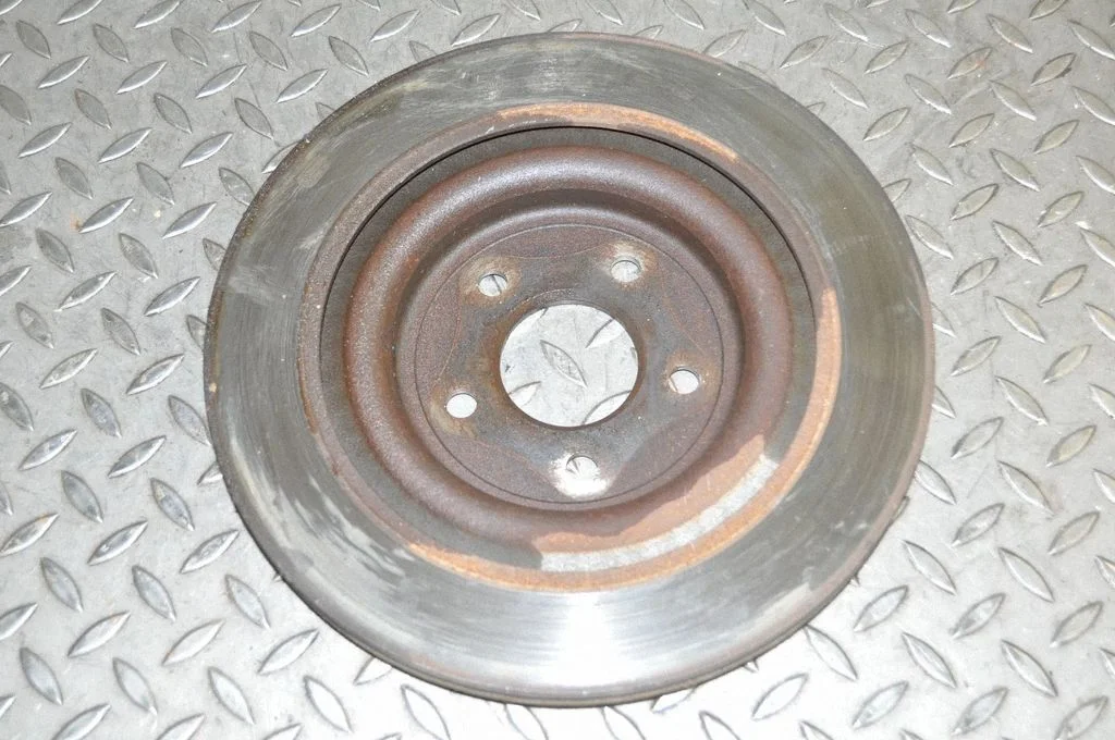Aizmugurējais bremžu disks – labā