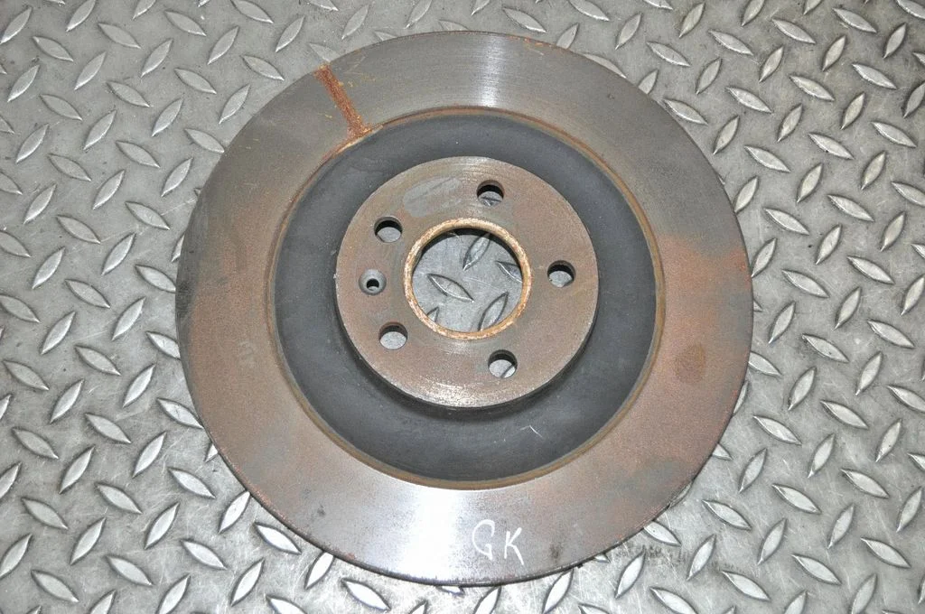 Aizmugurējais bremžu disks – kreisā