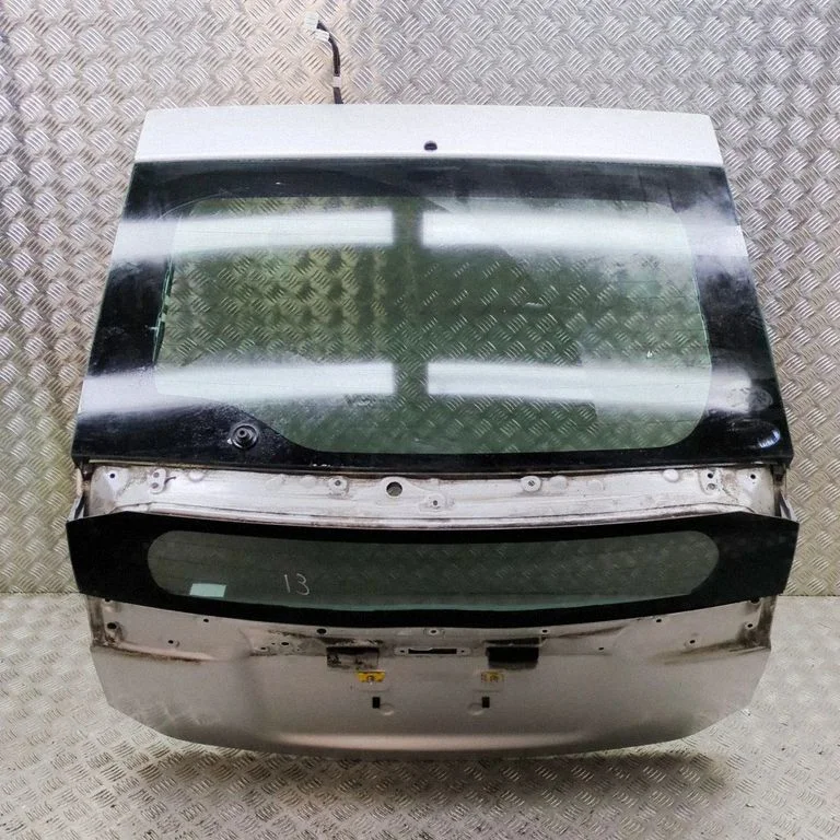 Aizmugurējais vāks (bagāžnieka) 6700547182