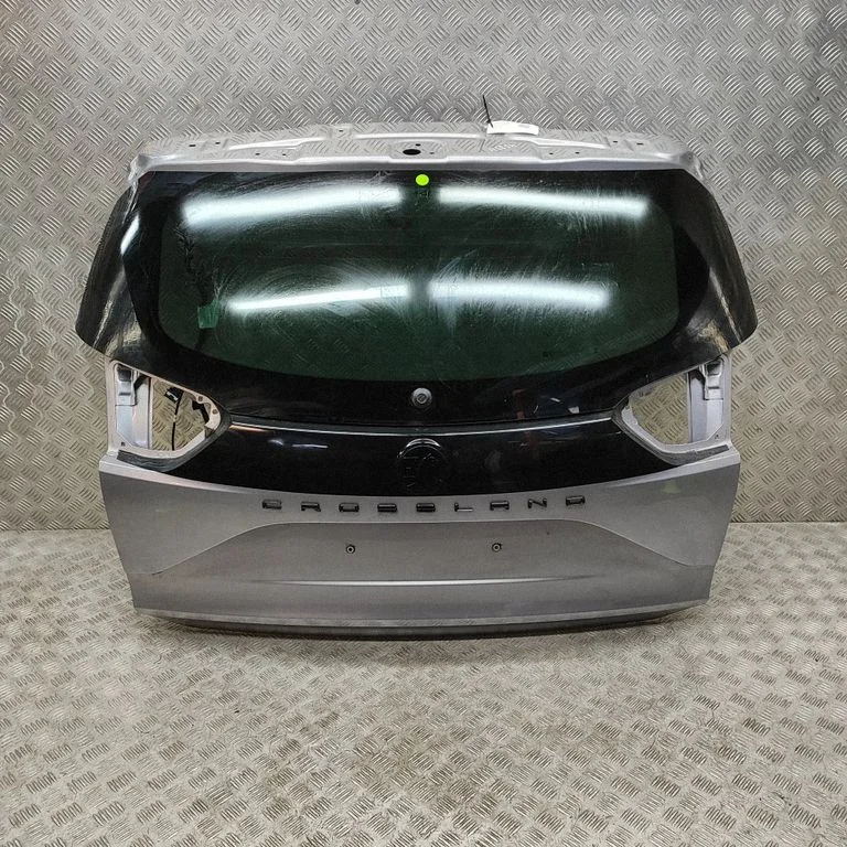 Aizmugurējais vāks (bagāžnieka) YQ01087380