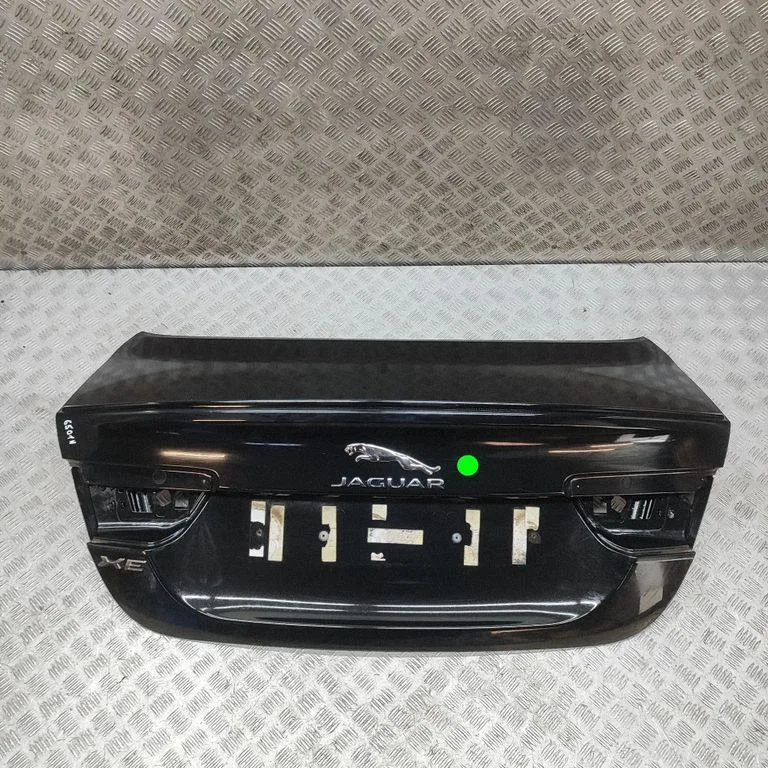 Aizmugurējais vāks (bagāžnieka) T4N3190