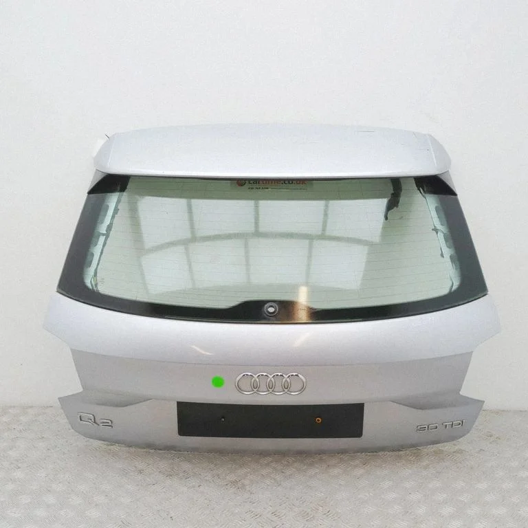 Aizmugurējais vāks (bagāžnieka) 81A827025E