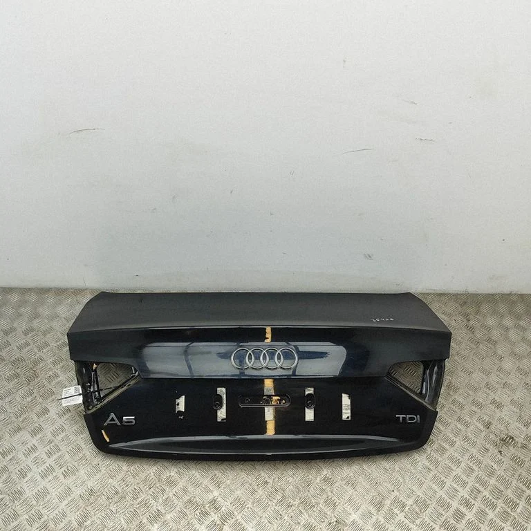 Aizmugurējais vāks (bagāžnieka) 8T0827023AJ