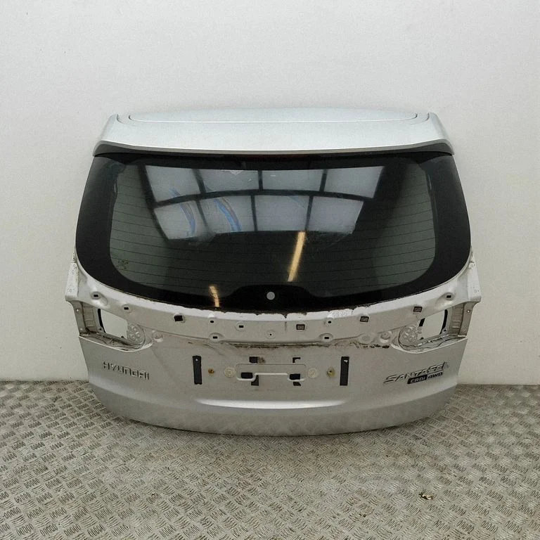 Aizmugurējais vāks (bagāžnieka) 737002W520