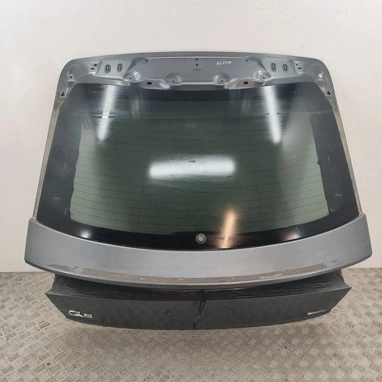 Aizmugurējais vāks (bagāžnieka) 4M8827025