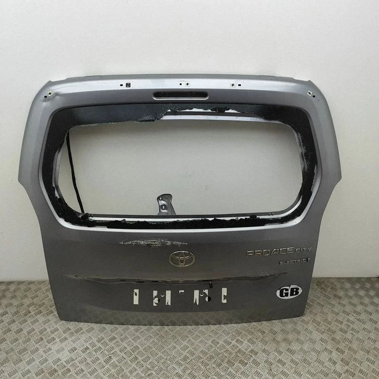 Aizmugurējais vāks (bagāžnieka) SU001B5072