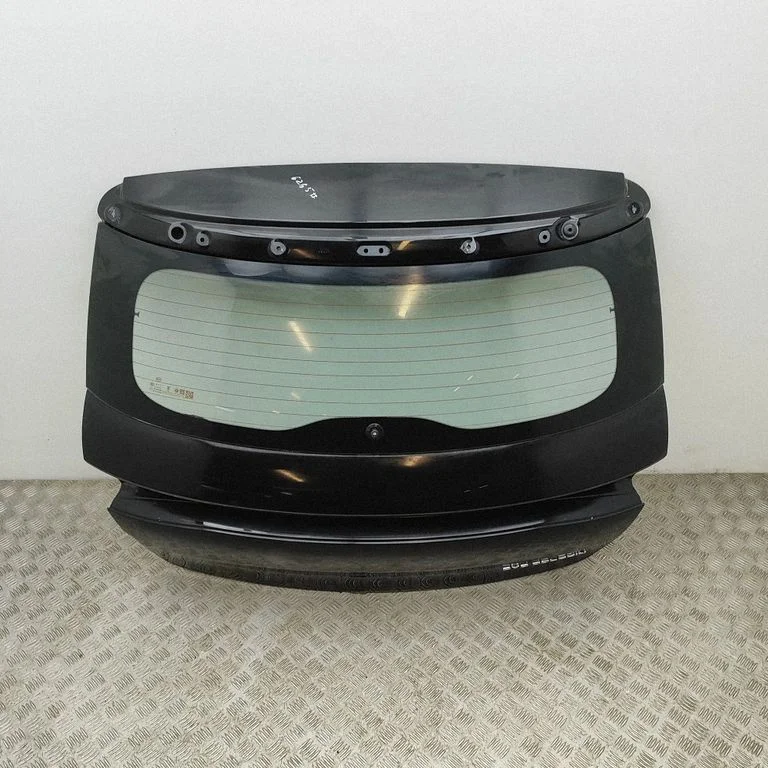 Aizmugurējais vāks (bagāžnieka) EM2EU6301010