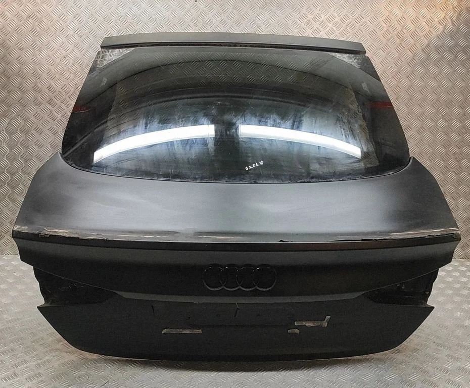 Aizmugurējais vāks (bagāžnieka) 8W8827025C