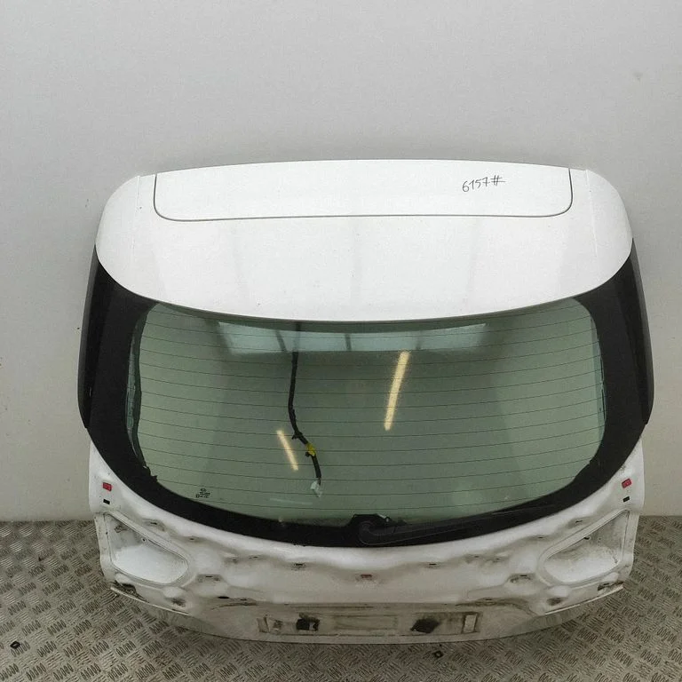 Aizmugurējais vāks (bagāžnieka) 73700J7800