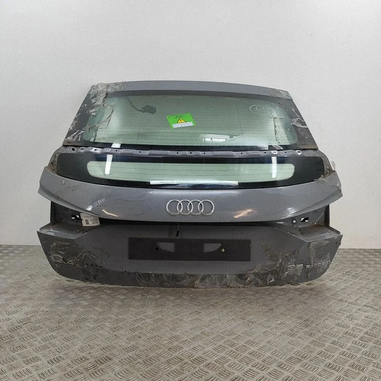 Aizmugurējais vāks (bagāžnieka) 89E827025A
