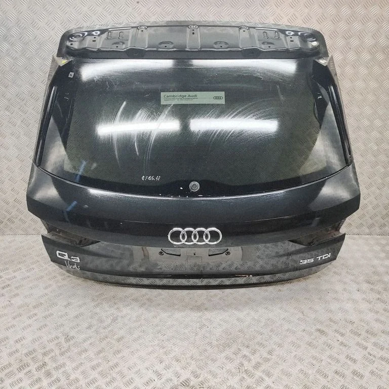 Aizmugurējais vāks (bagāžnieka) 83A827025