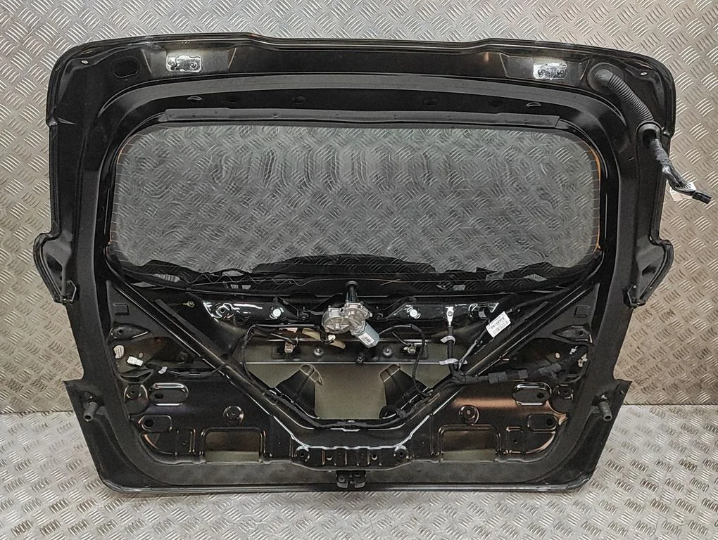 Tagaluuk (pakiruumi) K01006PAAC