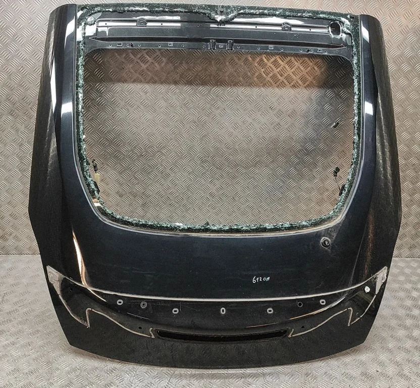 Aizmugurējais vāks (bagāžnieka) K010M1EAMD