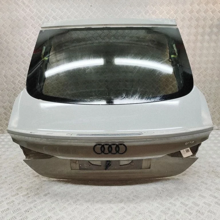 Aizmugurējais vāks (bagāžnieka) 8W8827025E