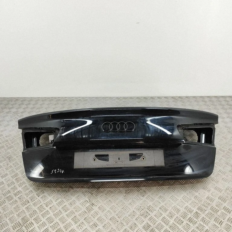 Aizmugurējais vāks (bagāžnieka) 4G5827023C