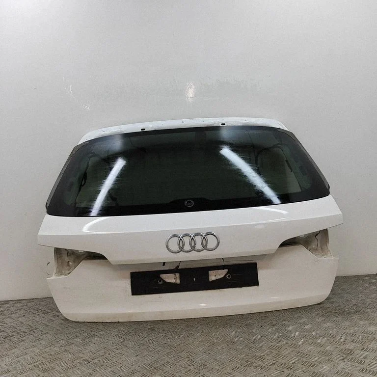 Aizmugurējais vāks (bagāžnieka) 8W9827025