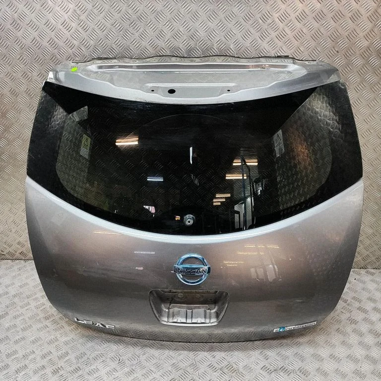 Aizmugurējais vāks (bagāžnieka) K01003NLMB