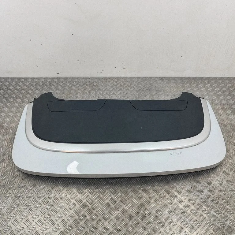 Aizmugurējais vāks (bagāžnieka) 8F0825177E