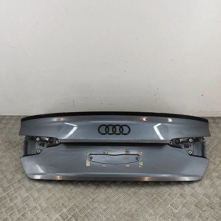 Aizmugurējais vāks (bagāžnieka) 8W5827025D