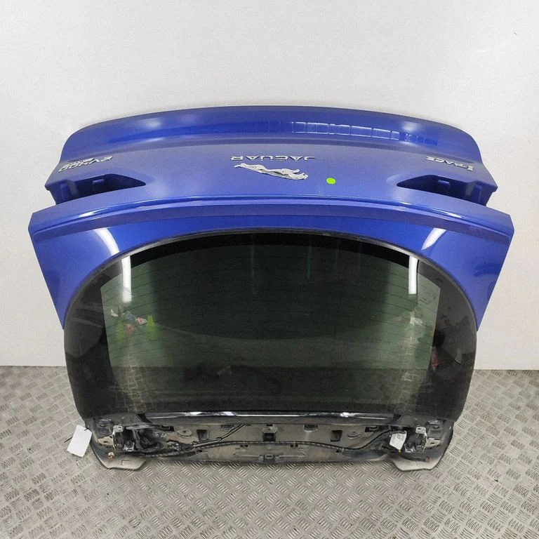 Aizmugurējais vāks (bagāžnieka) T4K4220LML